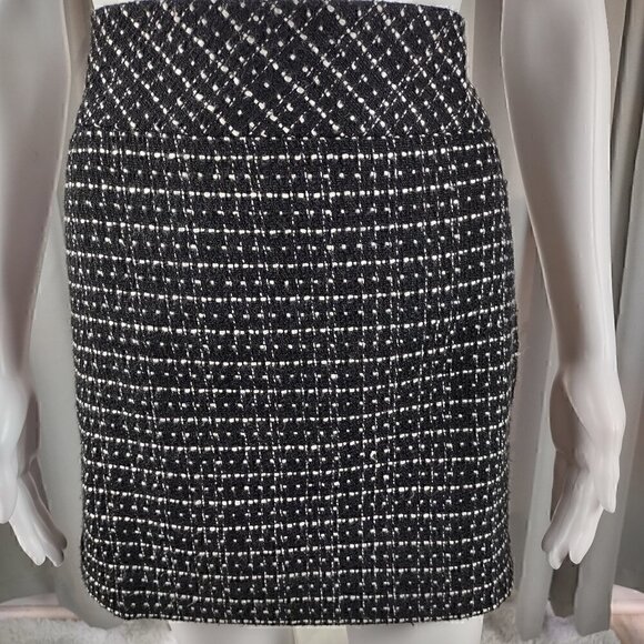 Ann Taylor Loft Petite Women Knitted White Black Straight & Pencil Skirt Size 4P - Picture 2 of 10